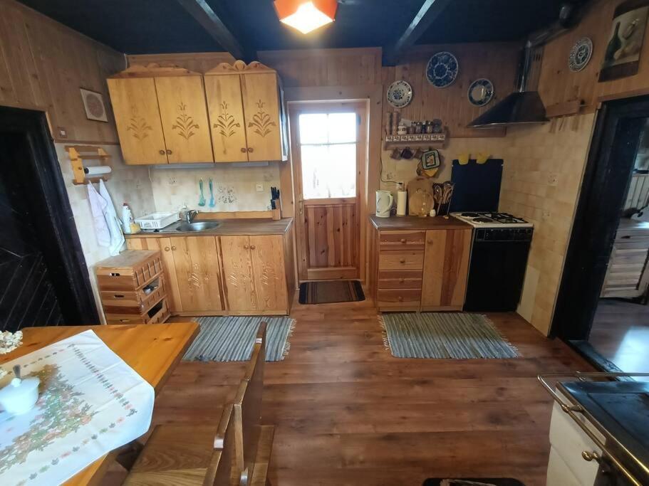 Ludwikowka Pod Luboniem, Stu-Letni Domek W Gorach Naprawa Exterior foto